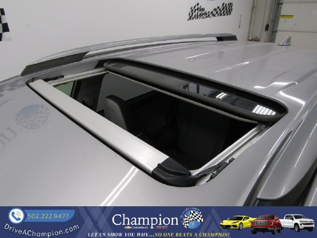 Used 2018 Silver Toyota XLE image 5