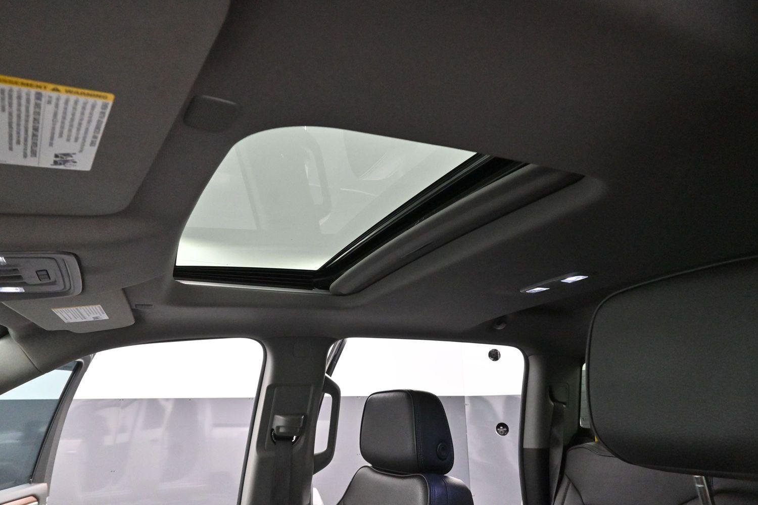Used 2024 White Frost Tricoat GMC Denali image 30