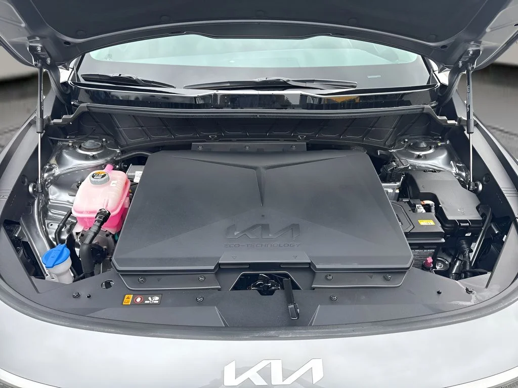 Used 2025 Gray Kia Wind image 28