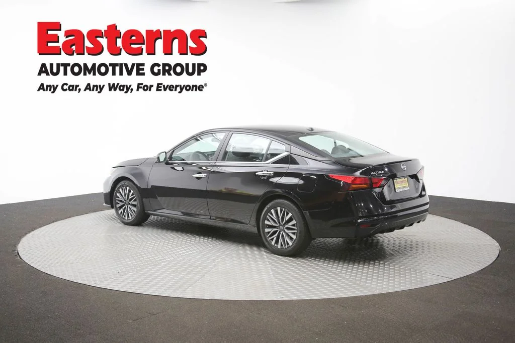 Used 2025 Black Nissan 2.5 SV image 59