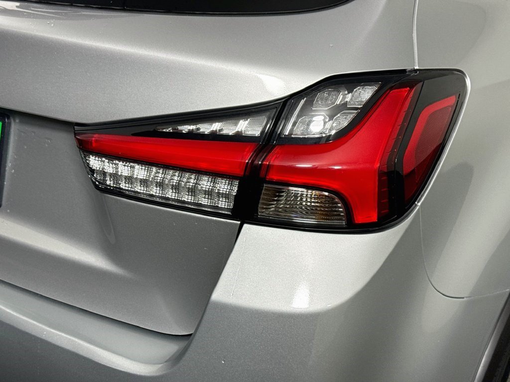 Used 2025 Alloy Silver Metallic Mitsubishi ES image 29