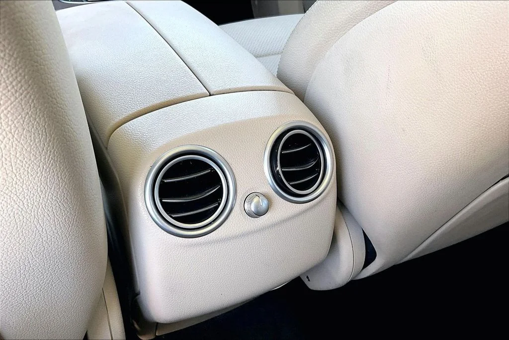 Used 2022 White Mercedes-Benz GLC 300 image 22