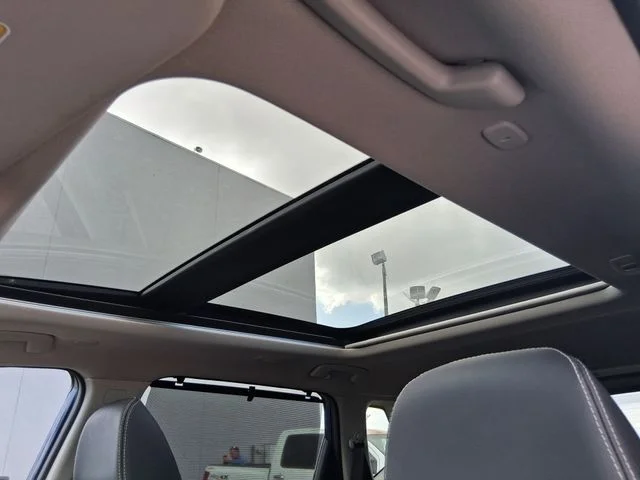 Used 2023 Blue Nissan SL image 21