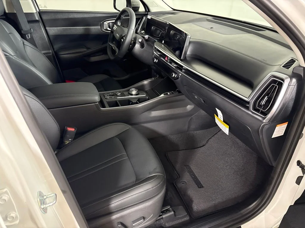 New 2026 Snow White Pearl Kia EX image 18