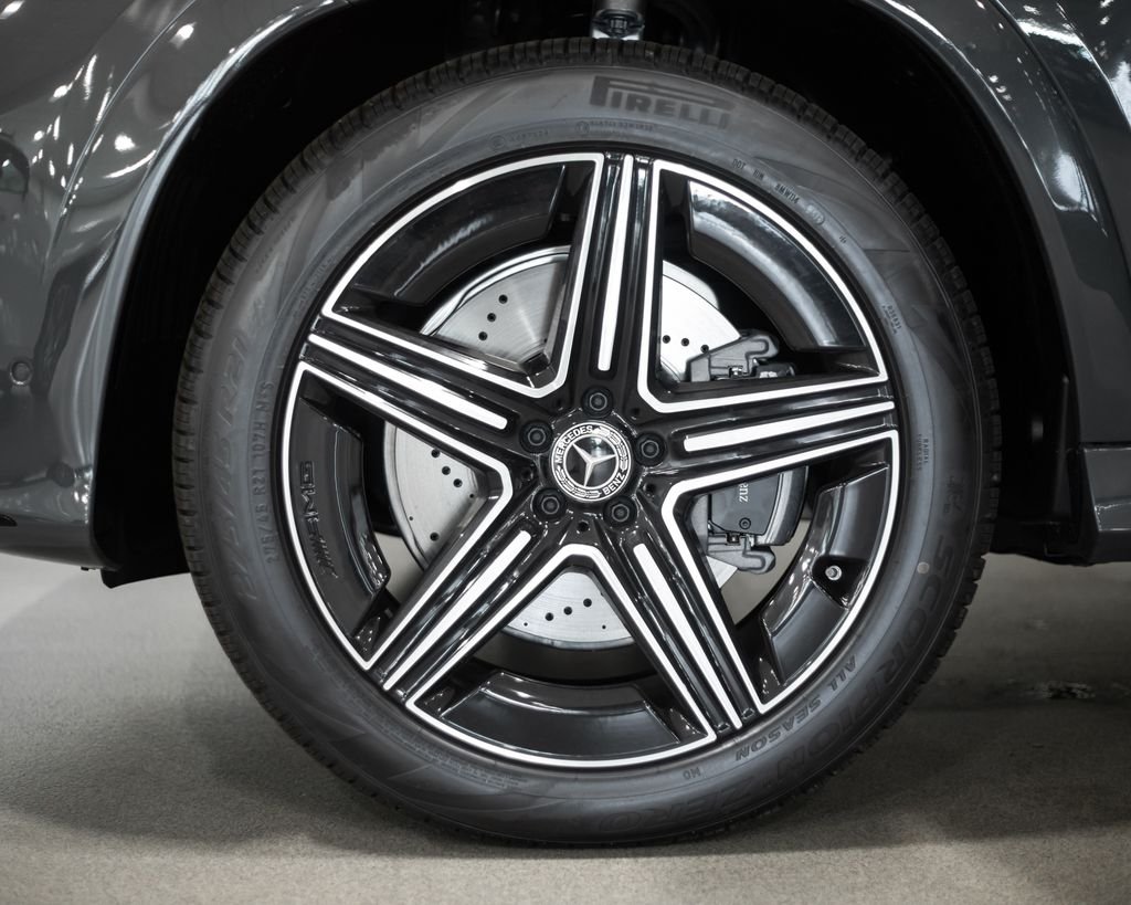 New 2026 MANUFAKTUR Silicon Grey Mercedes-Benz GLE 350 image 4