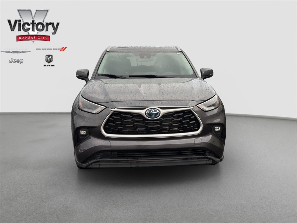 Used 2023 Toyota Highlander XLE with VIN 5TDKARAH4PS522717 for sale in Kansas City