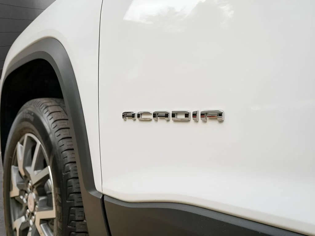 Used 2022 White GMC SLE image 9