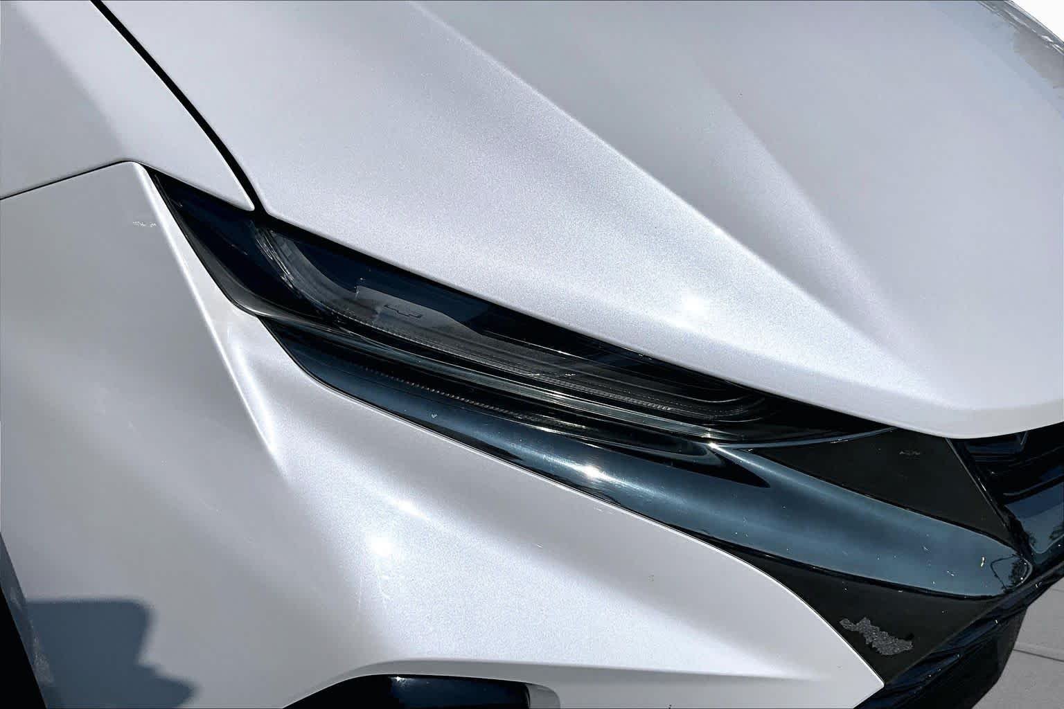 Used 2020 Iridescent Pearl Tricoat Chevrolet RS image 27
