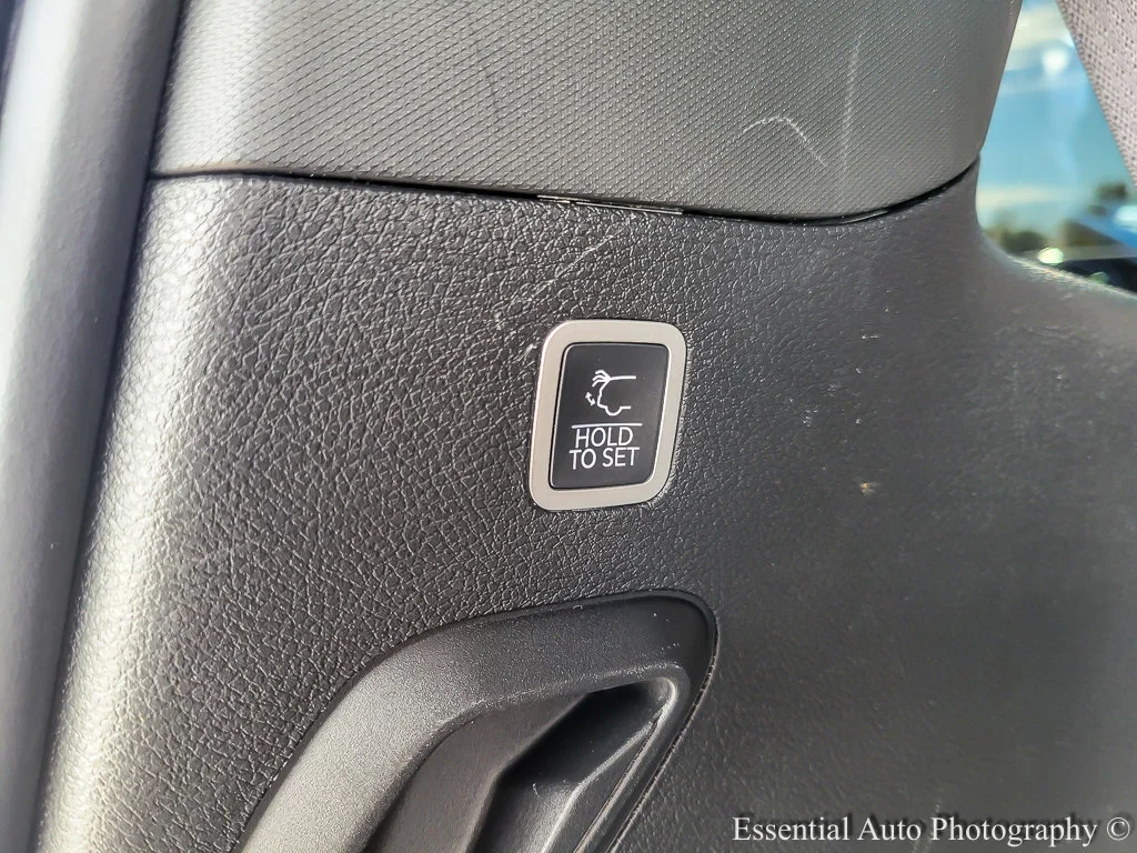 Used 2022 Bright White Clearcoat Jeep Series I image 23