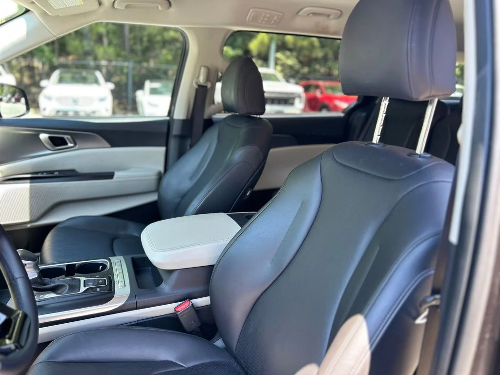 Used 2024 Black Kia LX image 9