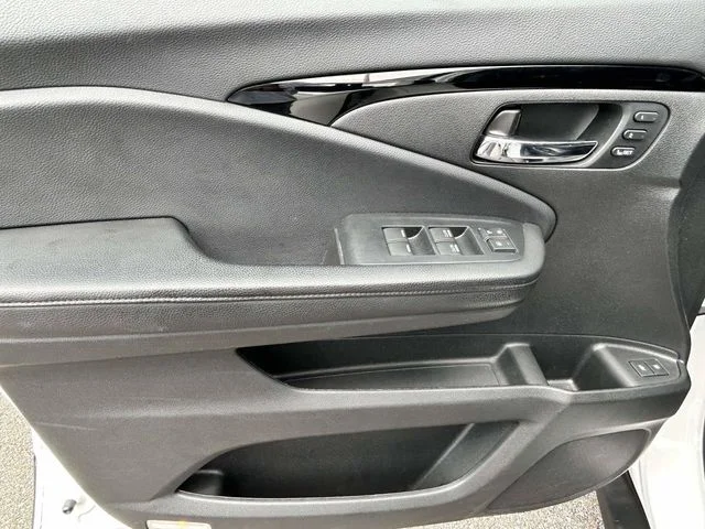 Used 2021 White Honda Touring image 18