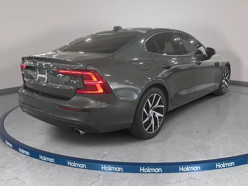 Used 2020 Pine Gray Metallic Volvo T6 Momentum image 7
