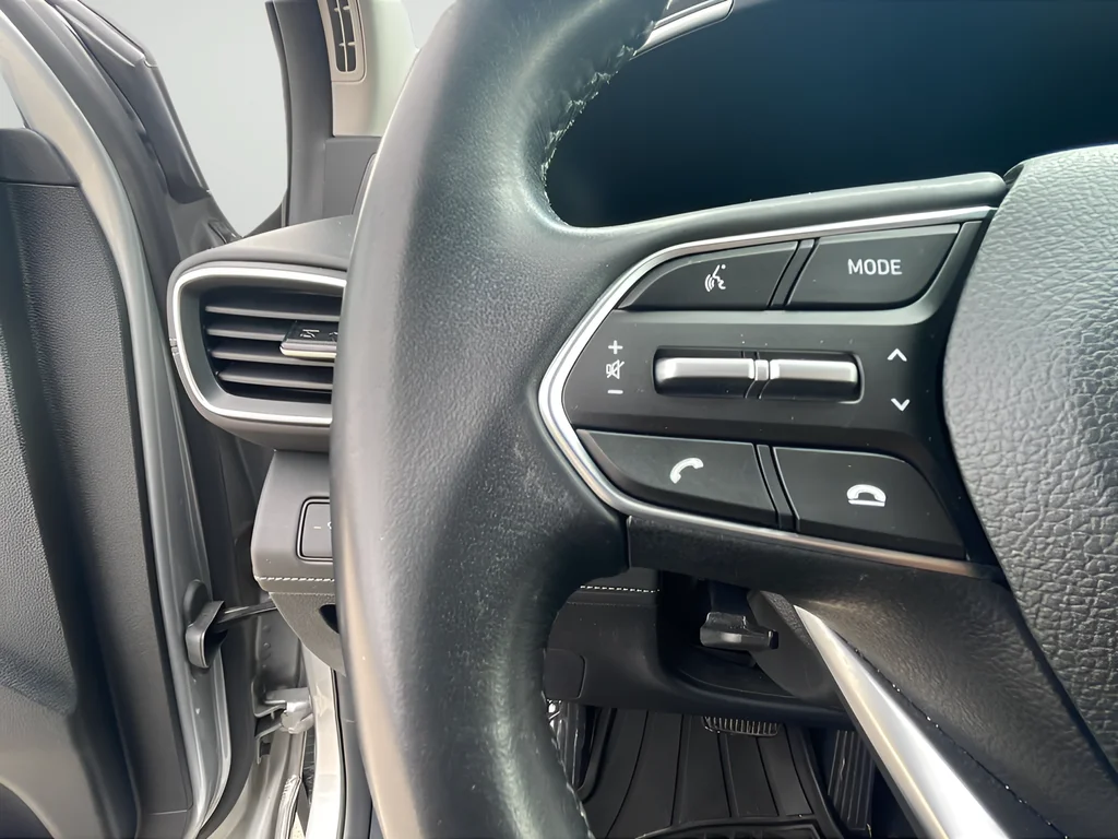Used 2023 Silver Hyundai SEL image 11