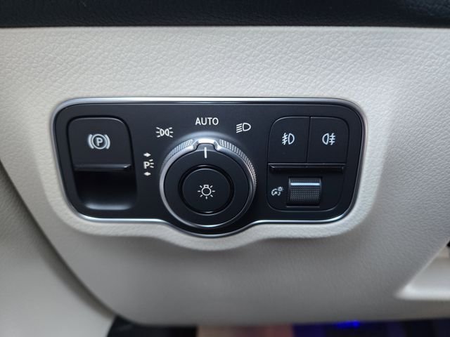 New 2026 Polar White Mercedes-Benz GLB250 image 20
