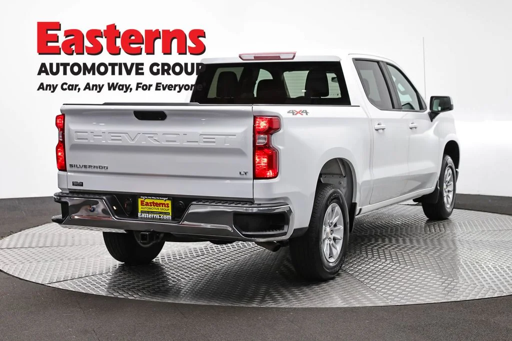 Used 2025 White Chevrolet LT image 5