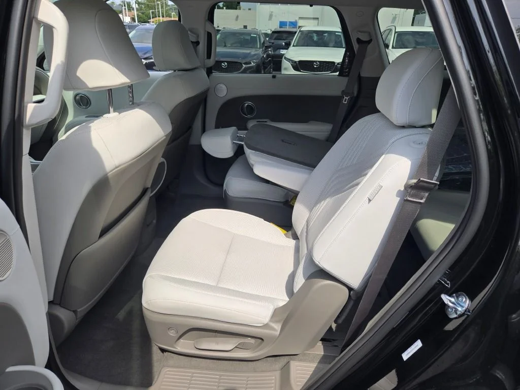 New 2026 Abyss Black Hyundai SEL Premium image 17