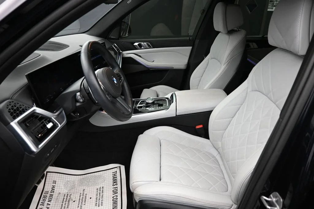 Used 2024 Black BMW xDrive40i image 9