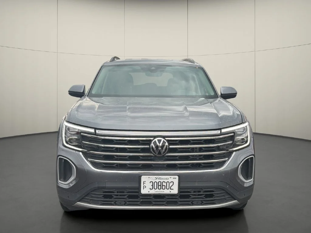 Used 2025 Gray Volkswagen 2.0T SE w/Technology image 2