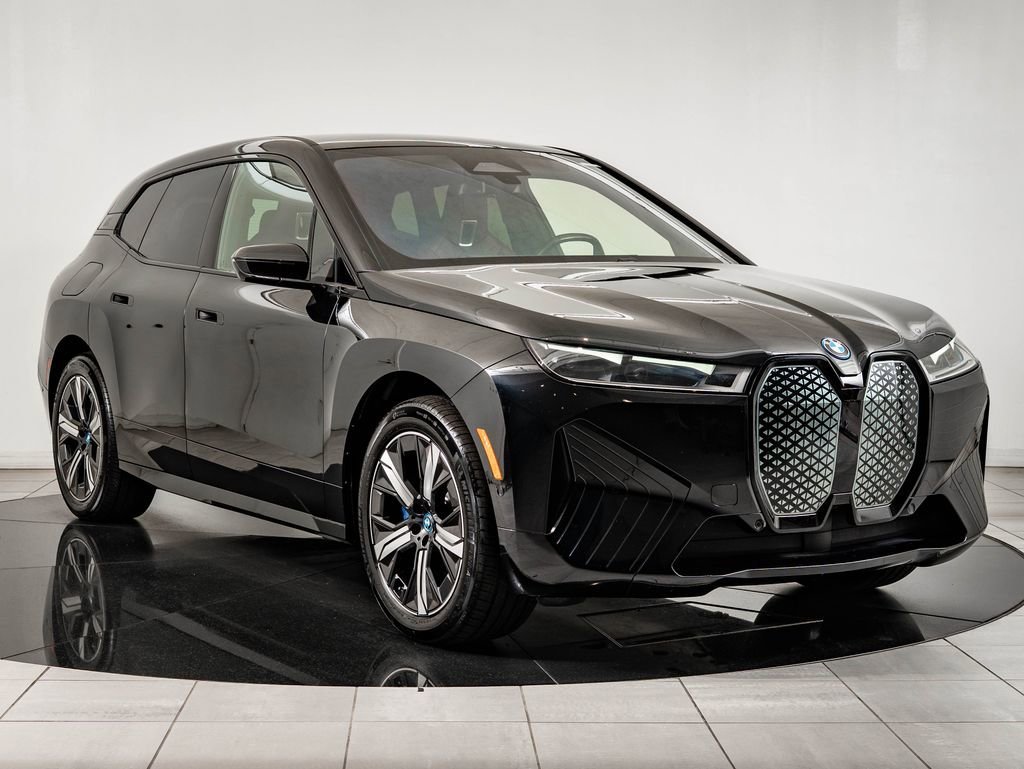 Used 2023 Black Sapphire Metallic BMW xDrive50 image 12