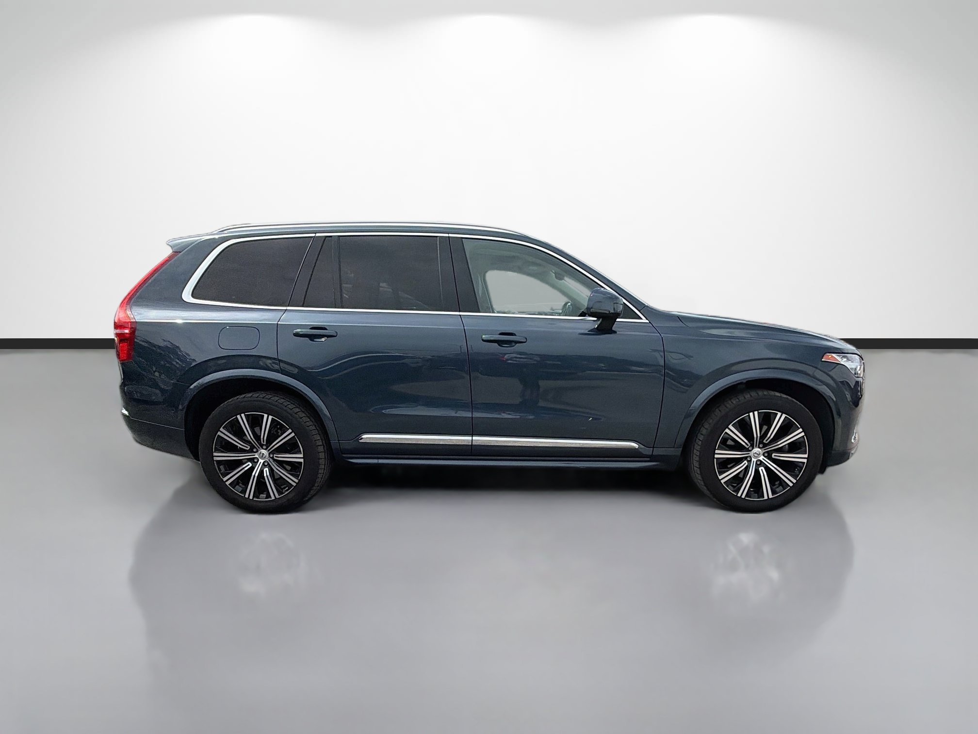Used 2023 Thunder Gray Metallic Volvo Plus image 6