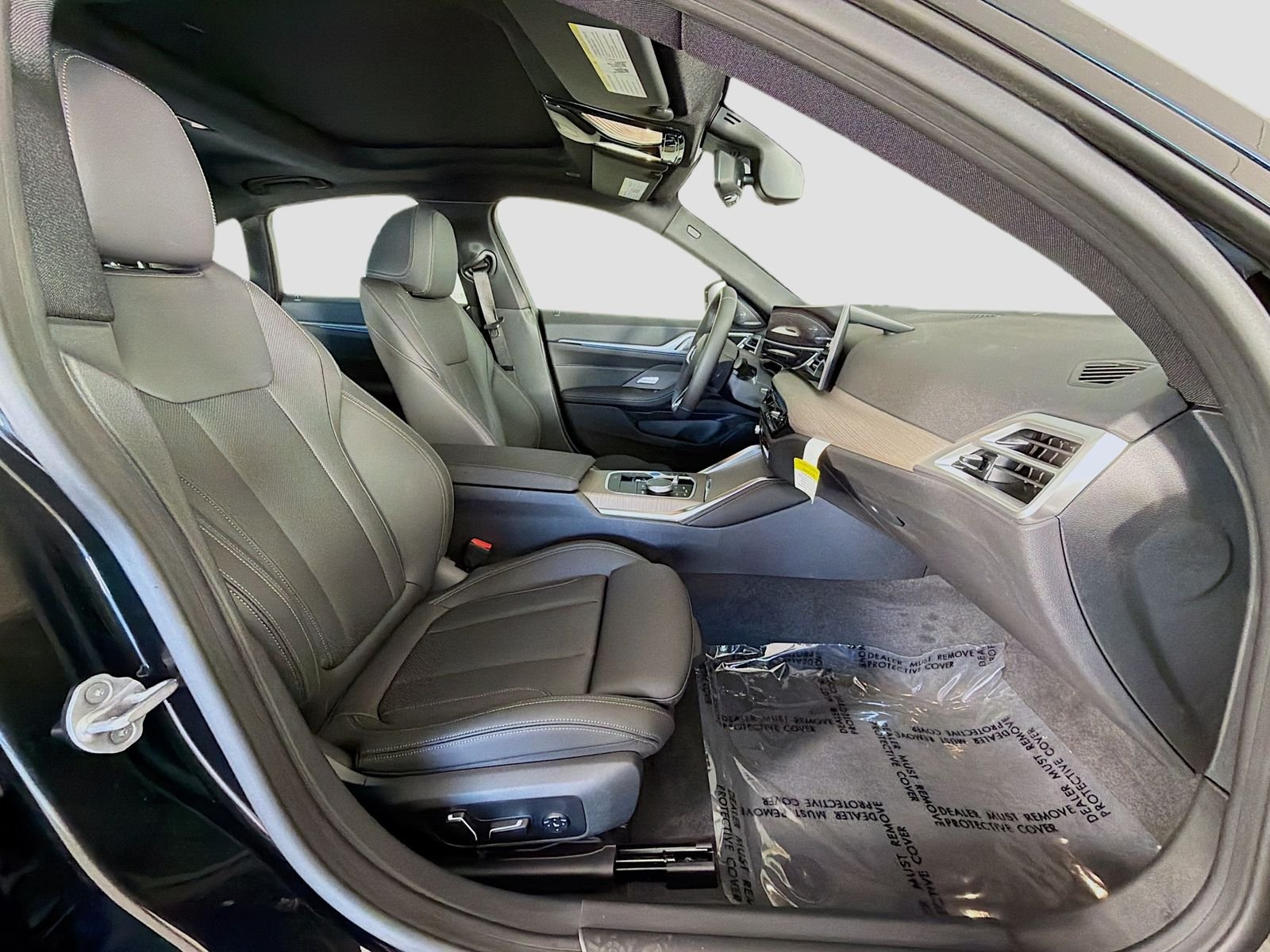 New 2026 Black Sapphire Metallic BMW xDrive40 image 30