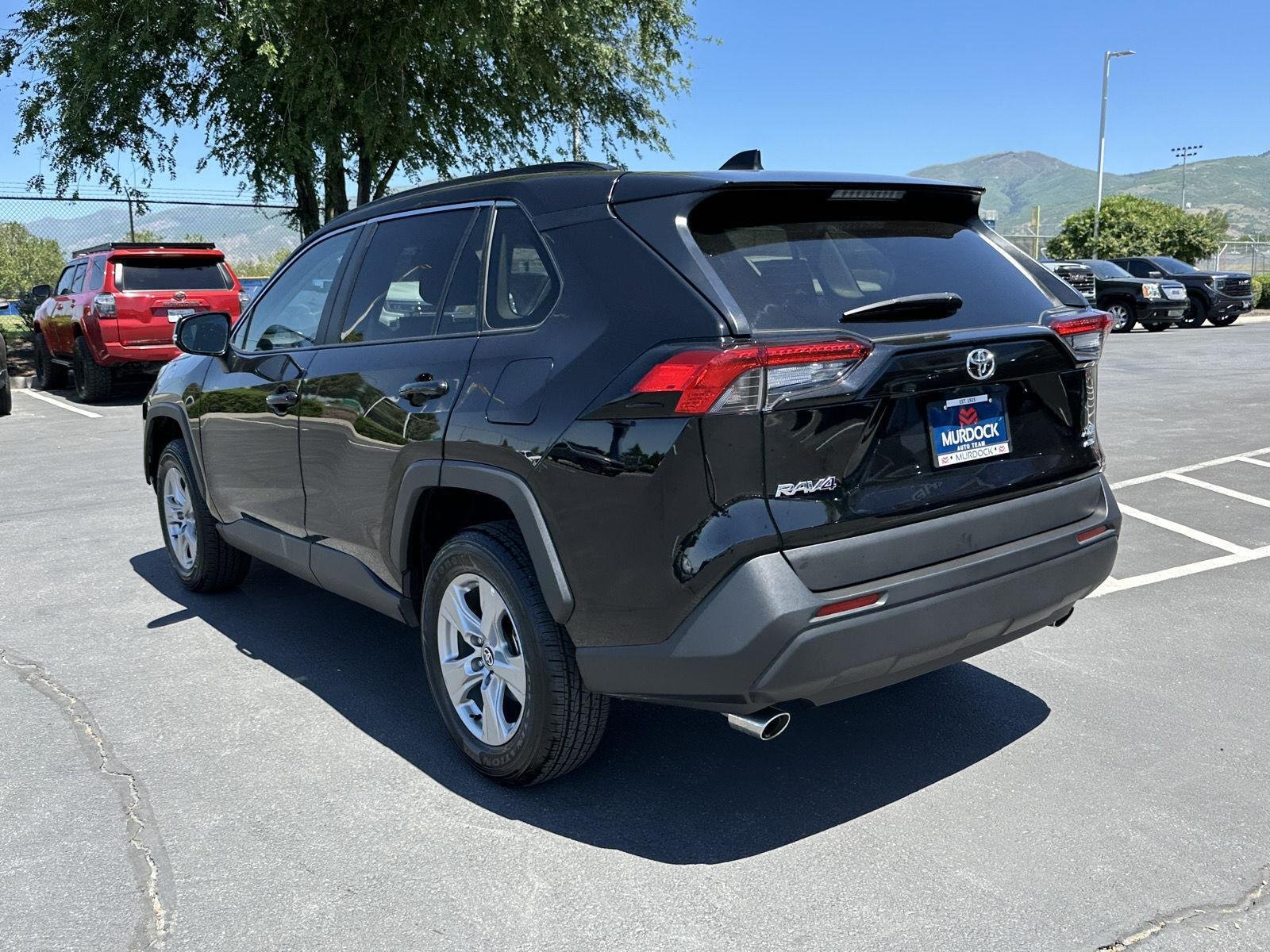 2025 Toyota RAV4 XLE - Photo 11