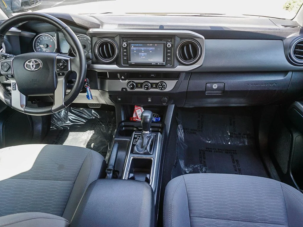 Used 2017  Toyota SR5 image 14