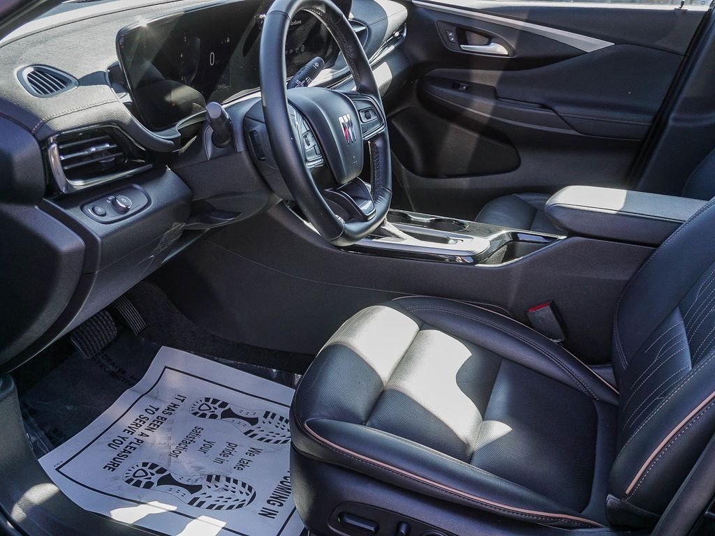 Used 2024 Black Buick Avenir image 17
