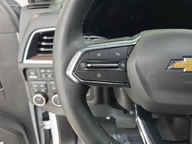 Used 2025 White Chevrolet LT image 17