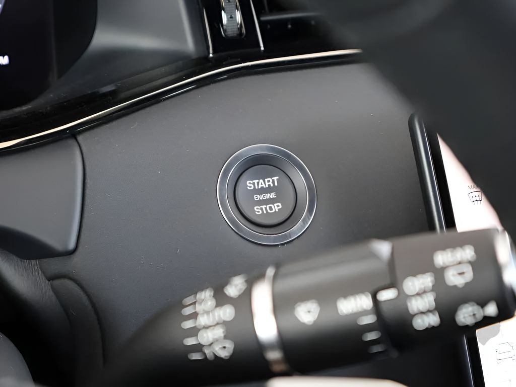 New 2026 Seoul Pearl Silver Land Rover Dynamic image 37