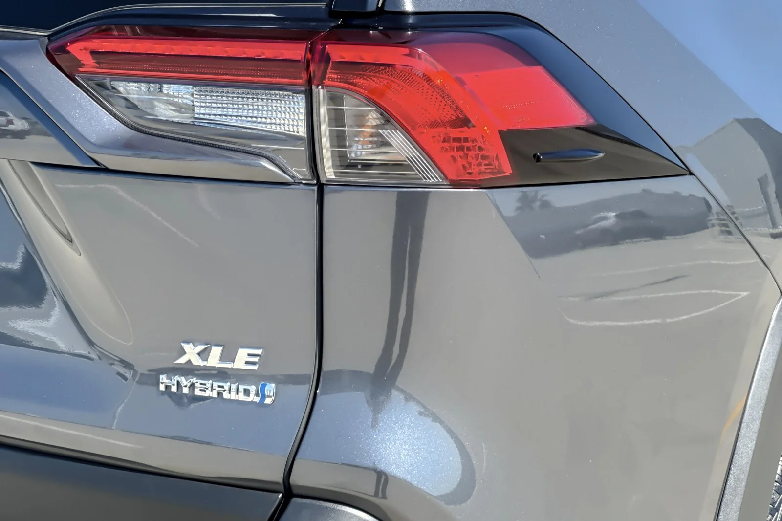 Used 2022 GRAY METALLIC Toyota Hybrid XLE Premium image 26