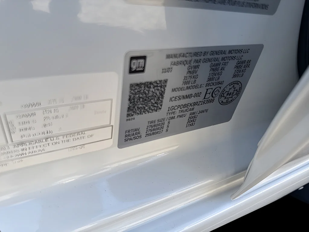 Used 2024 Summit White Chevrolet Custom image 30