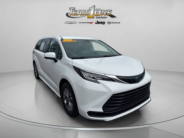 2023 Toyota Sienna LE