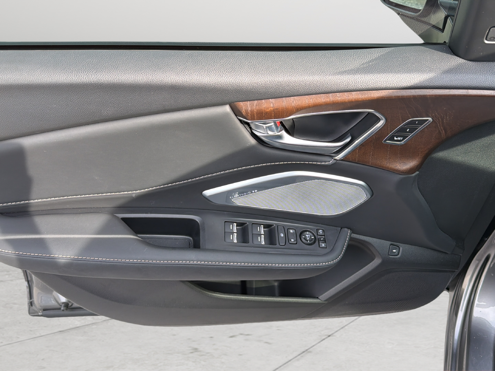 Used 2024 Carbon Metallic Acura Advance Package image 27