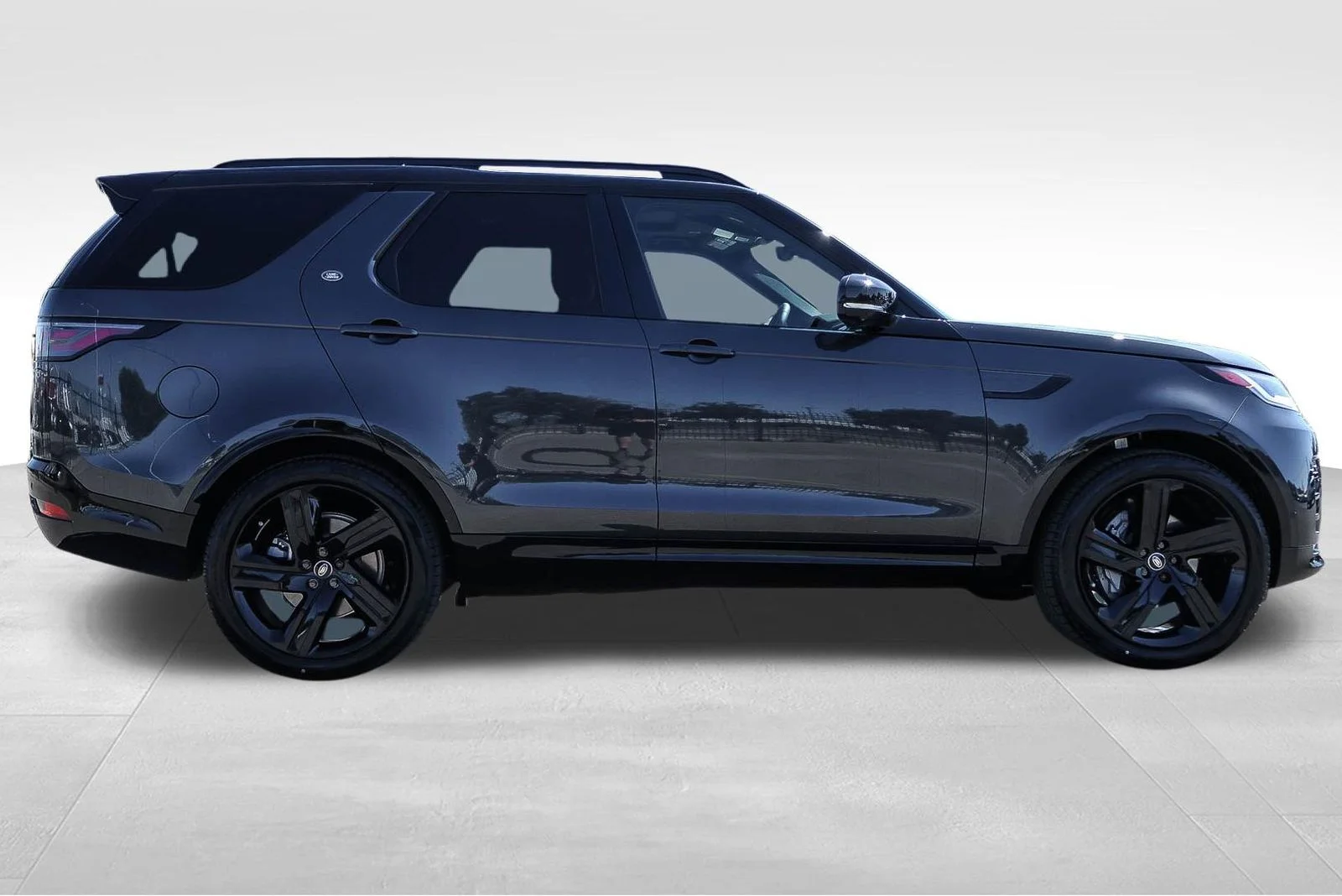 New 2026 Carpathian Grey Land Rover Dynamic SE image 4
