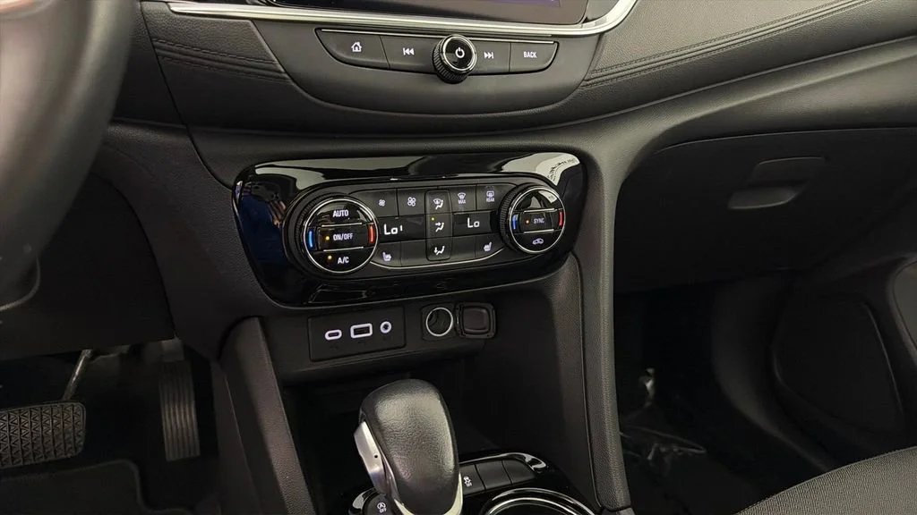 Used 2022 Ebony Twilight Metallic Buick Select image 20