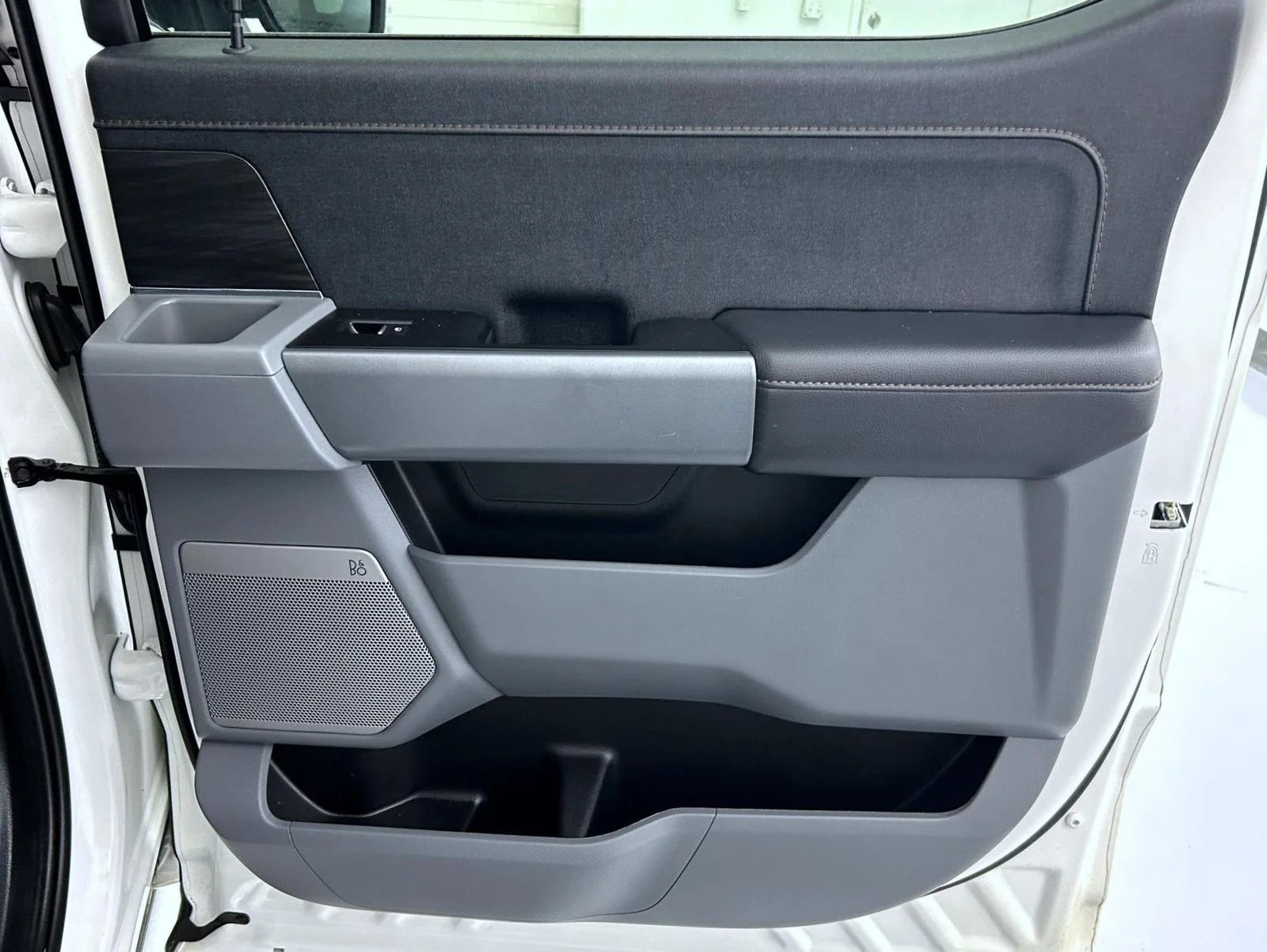 Used 2025 White Ford Lariat image 17