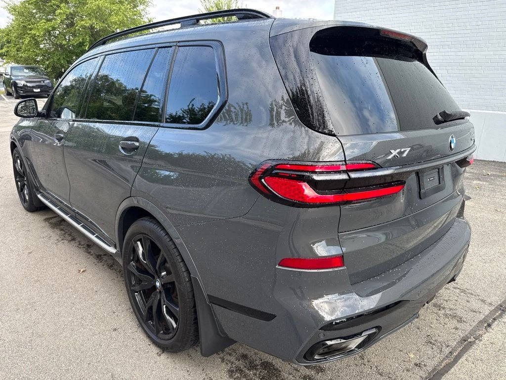 Used 2024 Gray BMW xDrive40i image 3