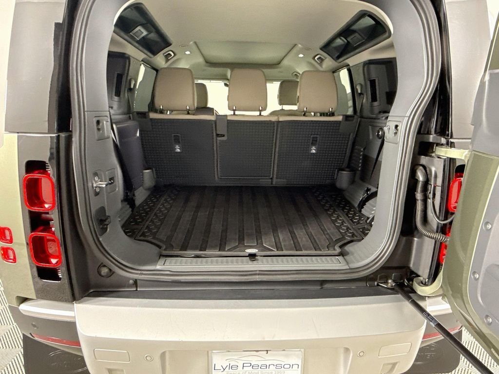 Used 2020  Land Rover First Edition image 21