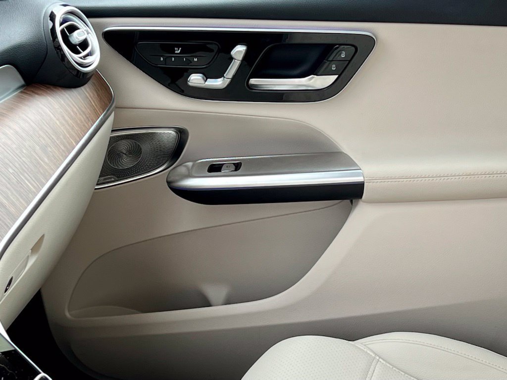 Certified Used 2026  Mercedes-Benz GLC 300 image 17