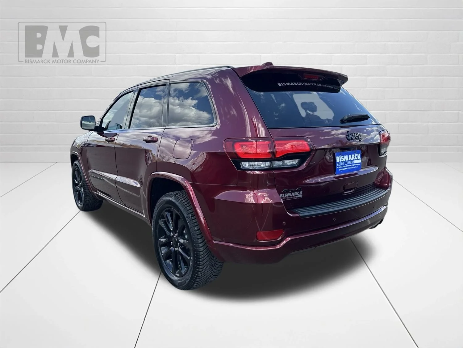 Used 2020 Red Jeep Altitude image 4