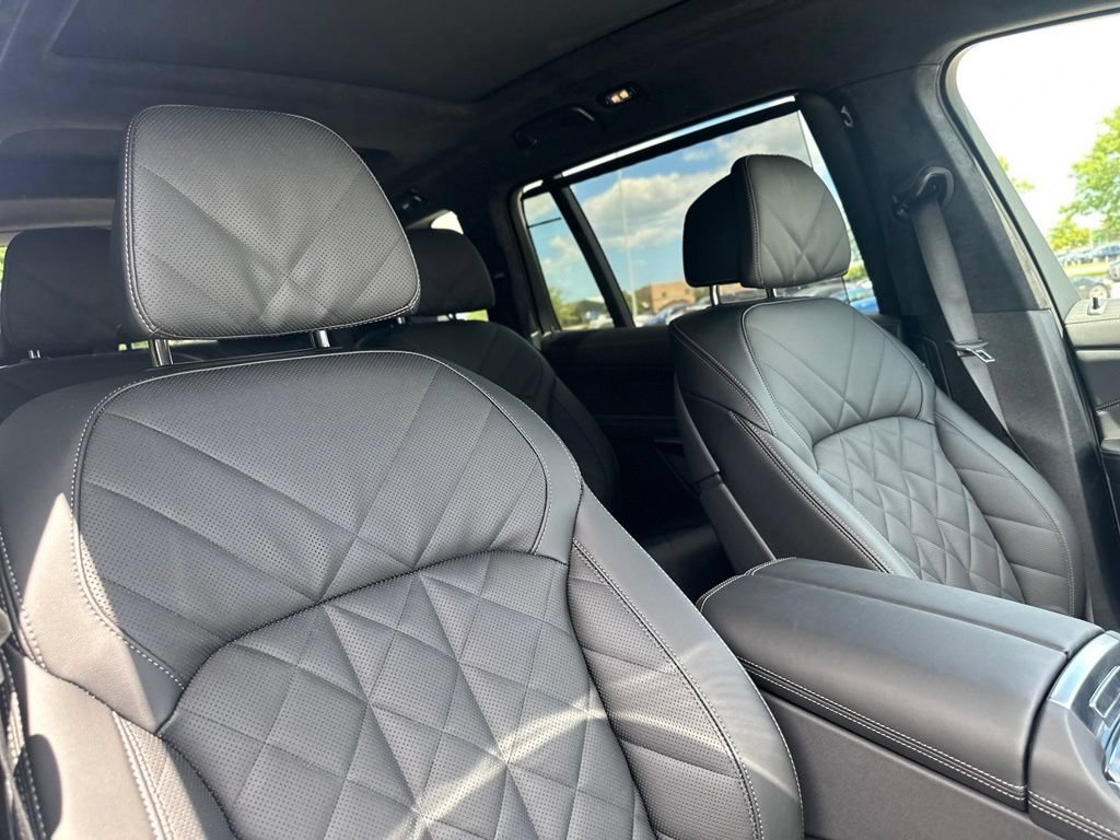 New 2026 Mineral White Metallic BMW xDrive40i image 26
