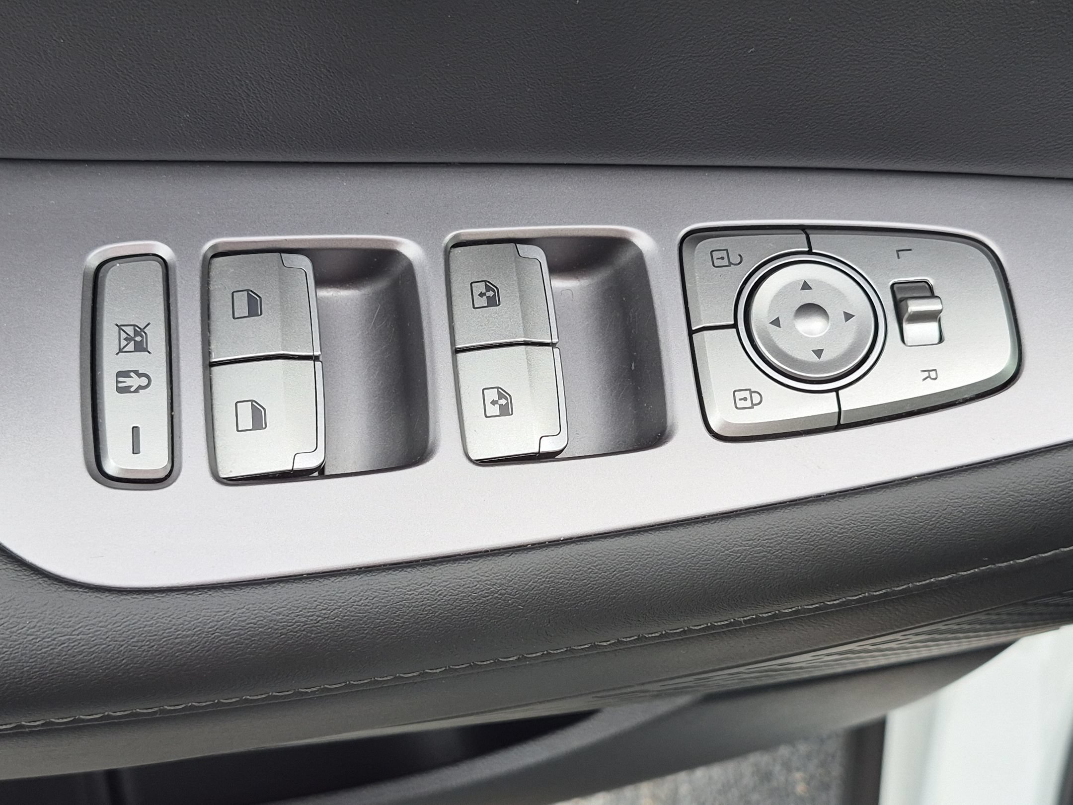 Used 2025 Hyper White Hyundai Limited image 13