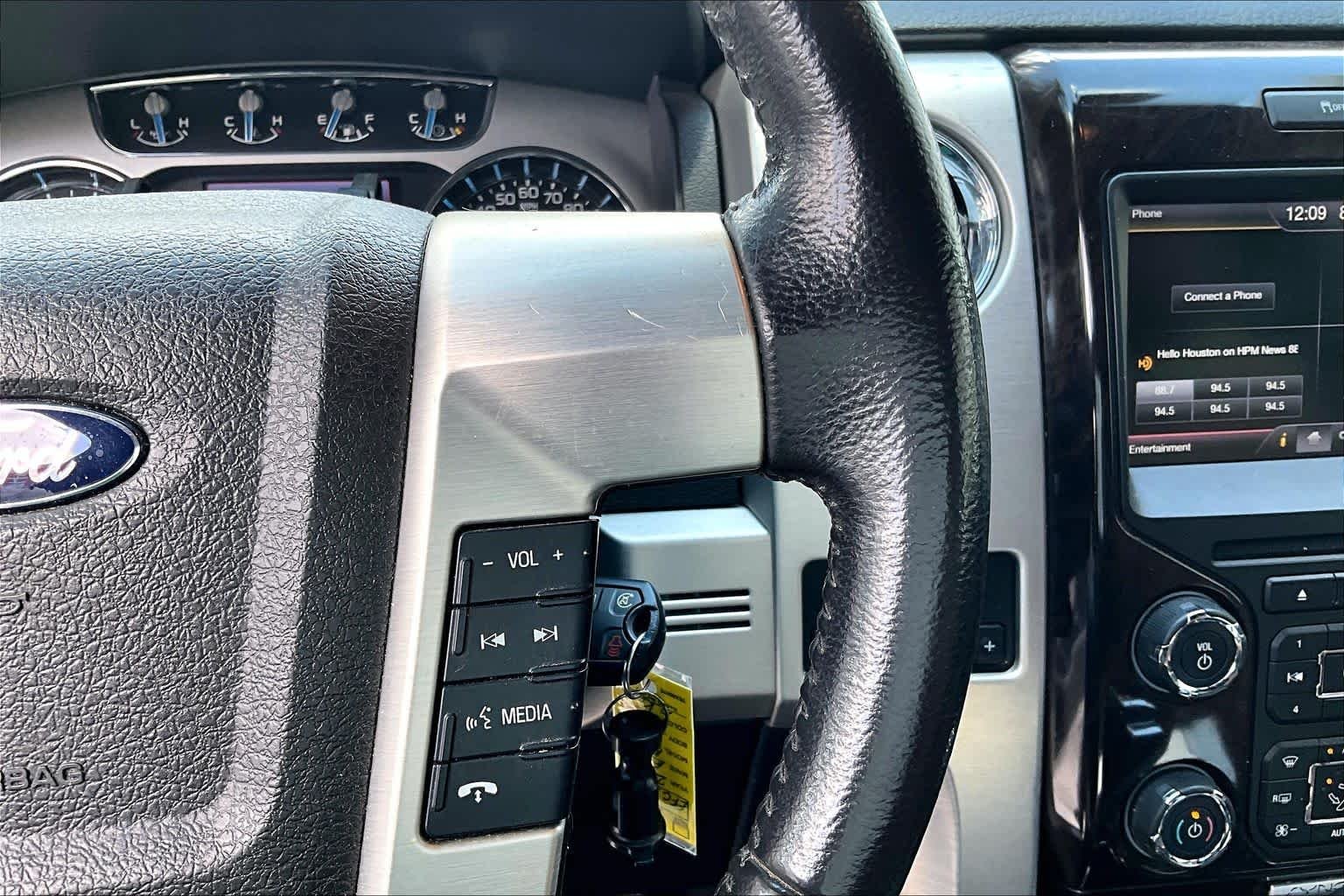 Used 2014 White Platinum Metallic Tri-Coat Ford Platinum image 23