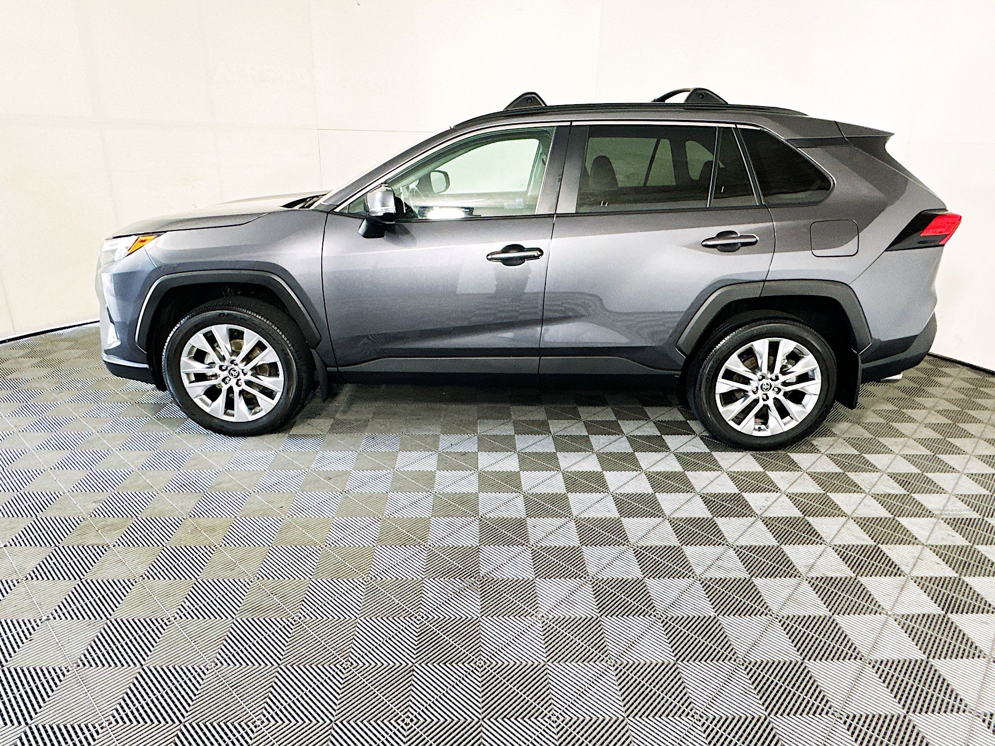Used 2024 Magnetic Gray Metallic Toyota XLE Premium image 6