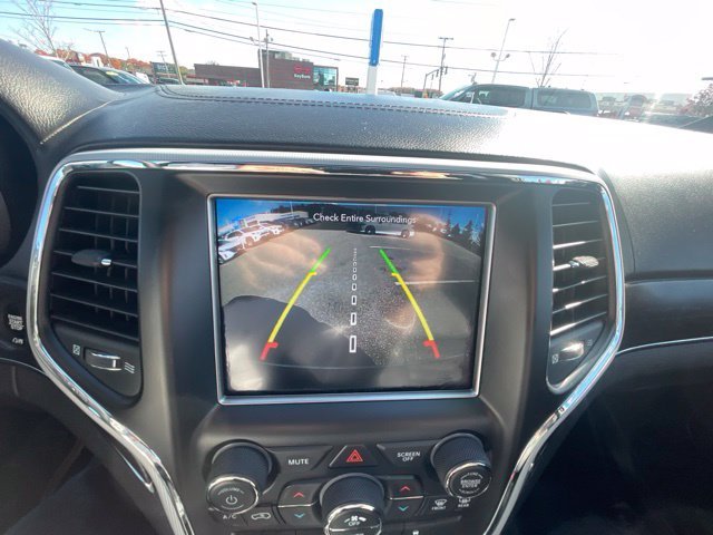 Used 2018 Diamond Black Jeep Limited image 23