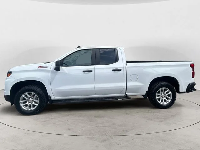 Used 2025 Summit White Chevrolet WT image 2