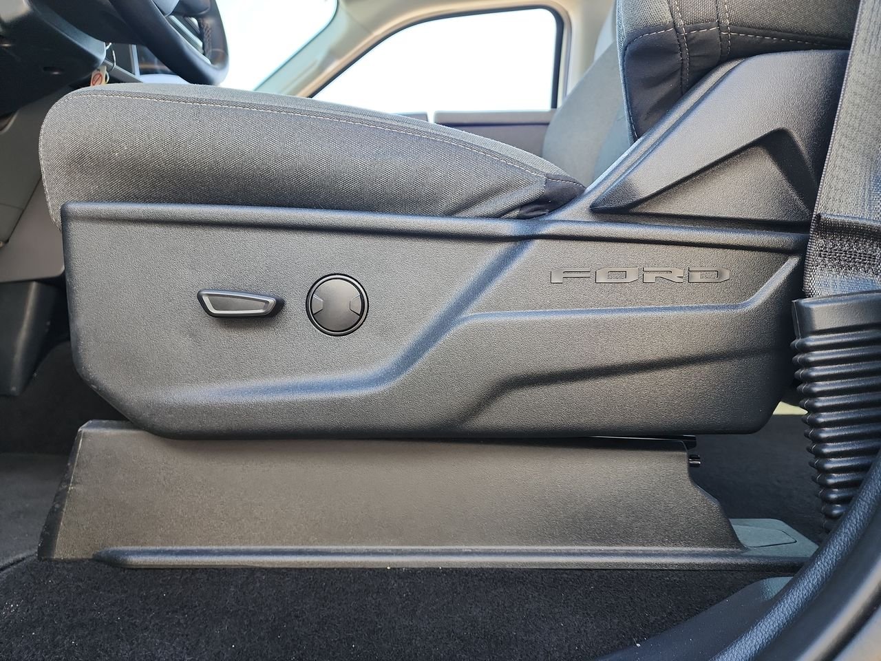 Used 2025  Ford XLT image 12