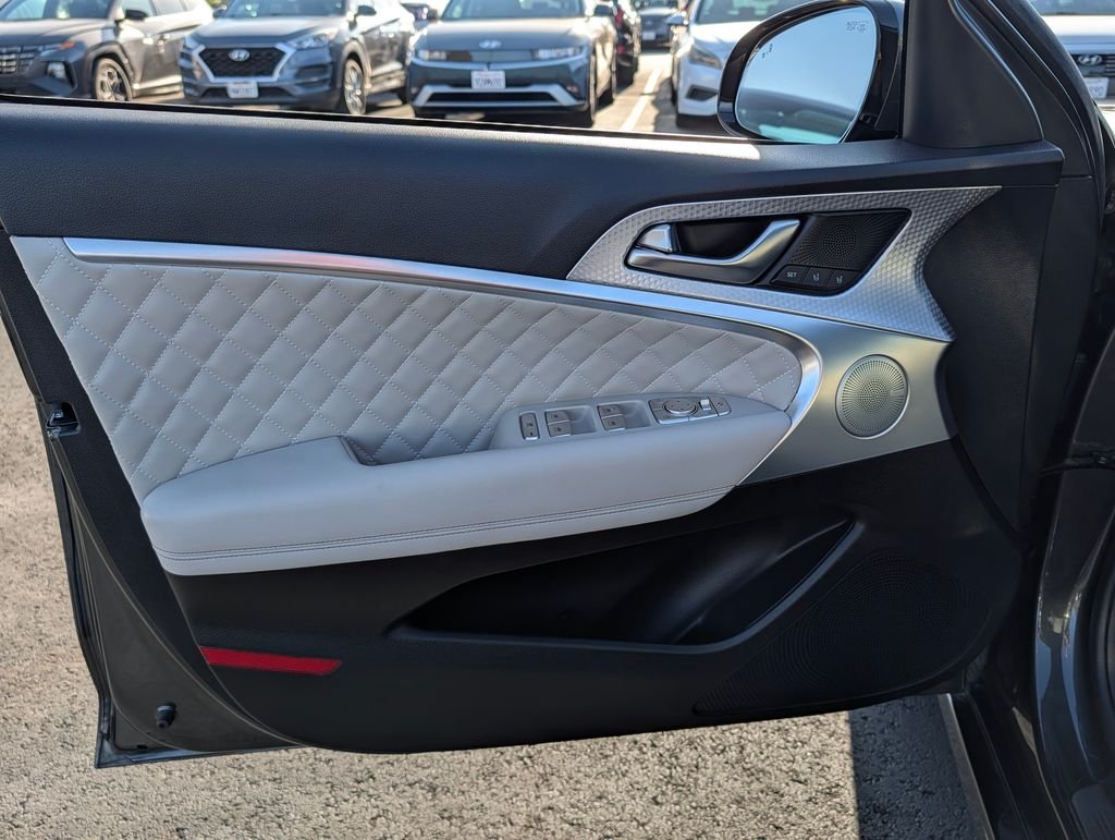 2023 GENESIS G70 Standard - Photo 16