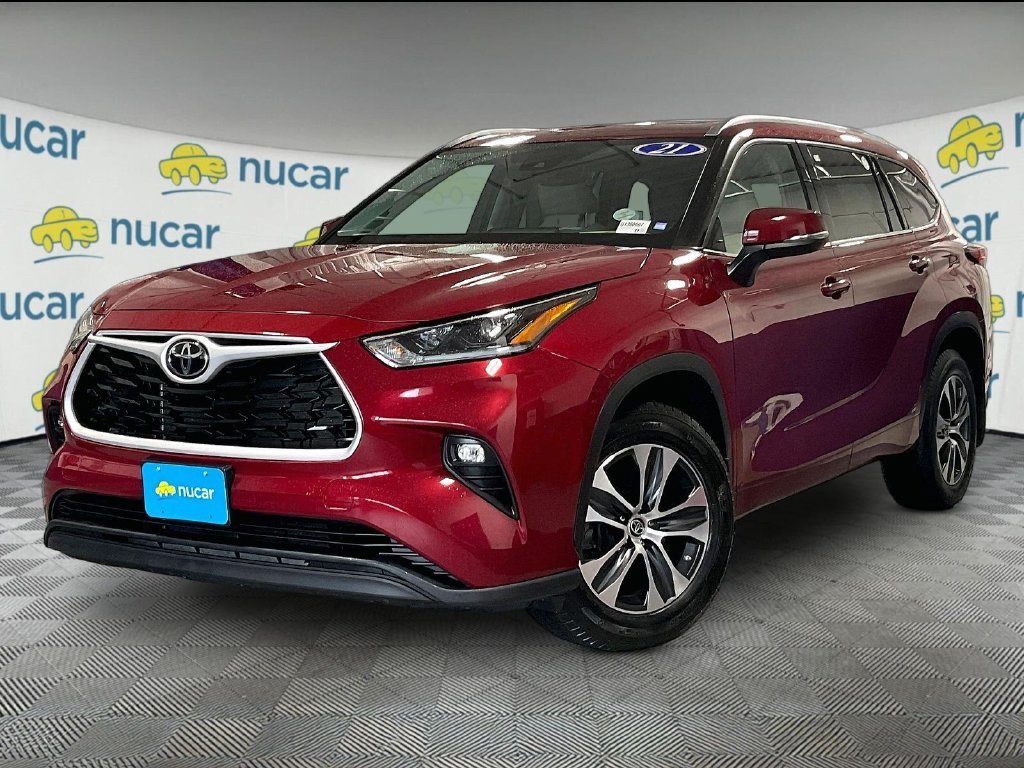 Used 2021 Pearl Toyota XLE image 3